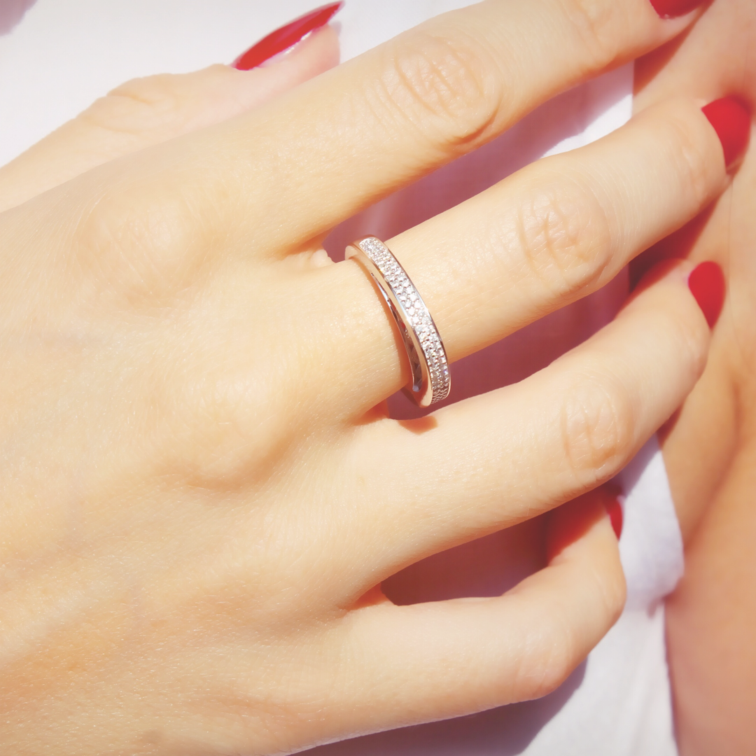 Ring auf Hand von Frau