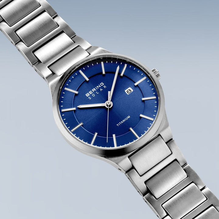 Bering Slim Solar Herrenuhr 15239-777, Titan silber gebürstet