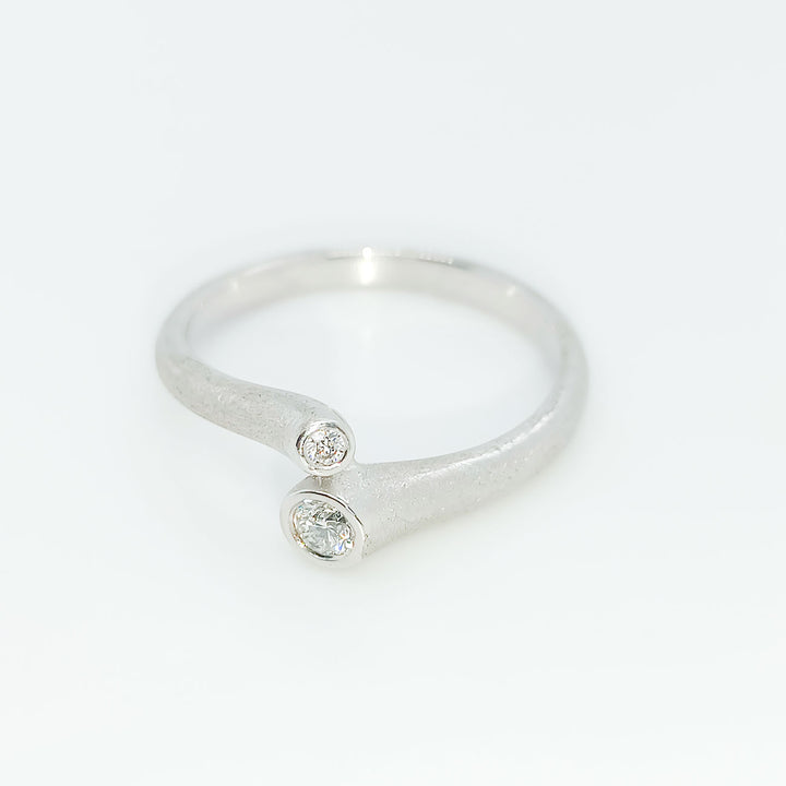 Verlobungsring Platin 950 eismatt mit 0,10 ct Brillanten