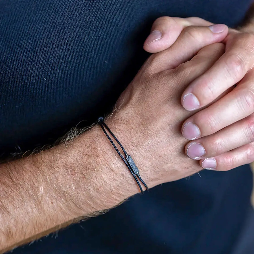 Nylonarmband schwarz, 1,5 mm, Carbonfaser-Finish schwarz