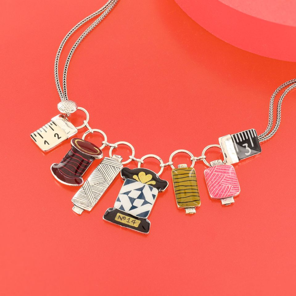 Taratata Halskette Ruban – Bunte Statement-Kette mit handgemalten Mustern